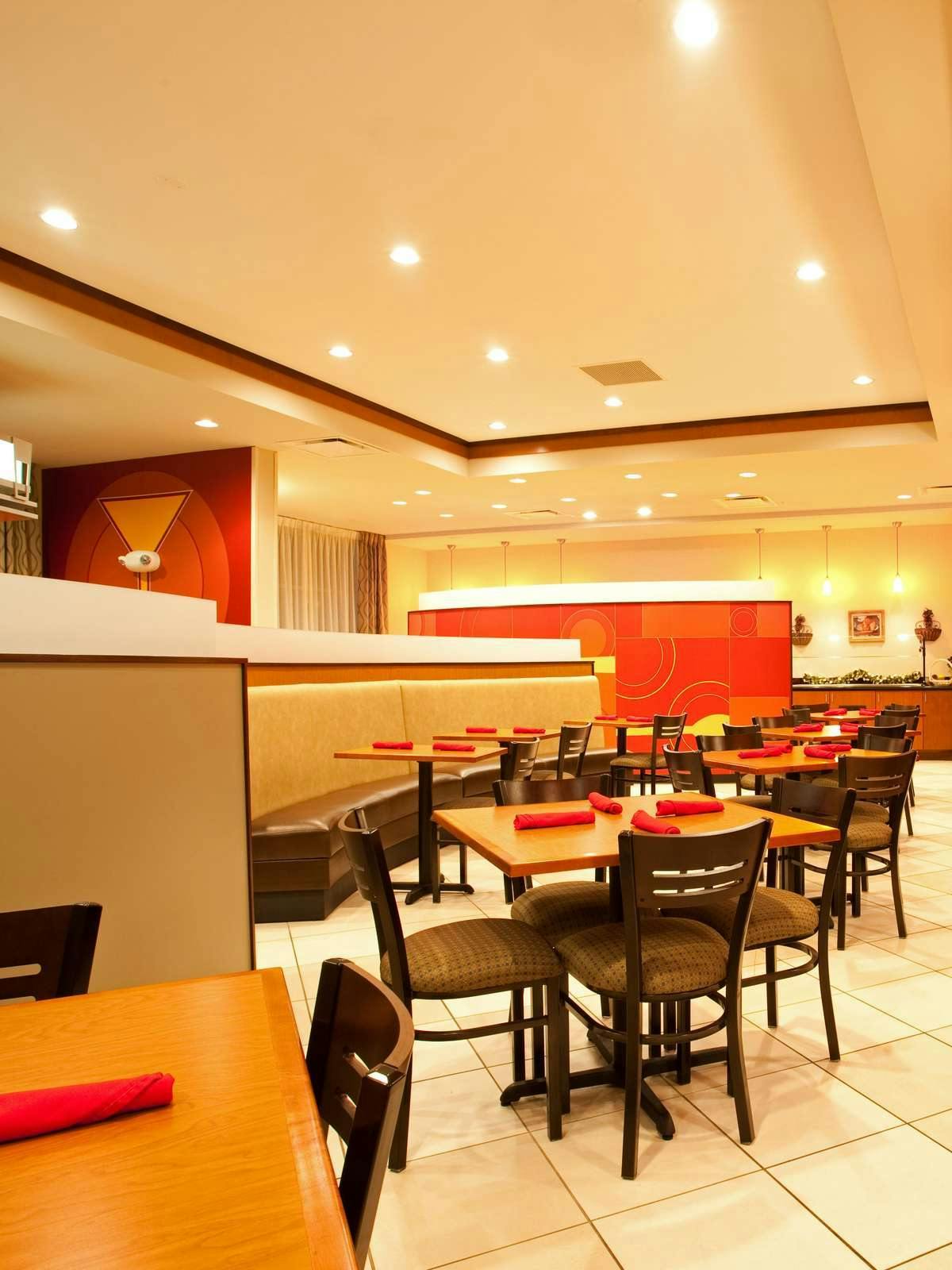 Hotel Holiday Inn Aurora North Naperville photo 4