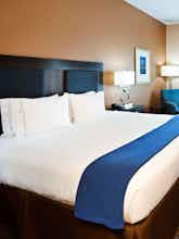 Hotel Holiday Inn Express & Suites Mt. Pleasant photo 1