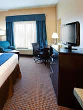 Hotel Holiday Inn Express & Suites Mt. Pleasant photo 2