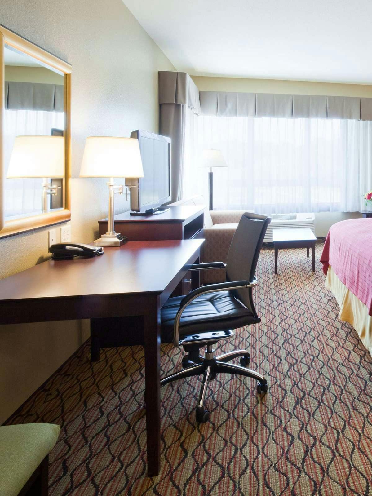 Hotel Holiday Inn Eau Claire photo 2