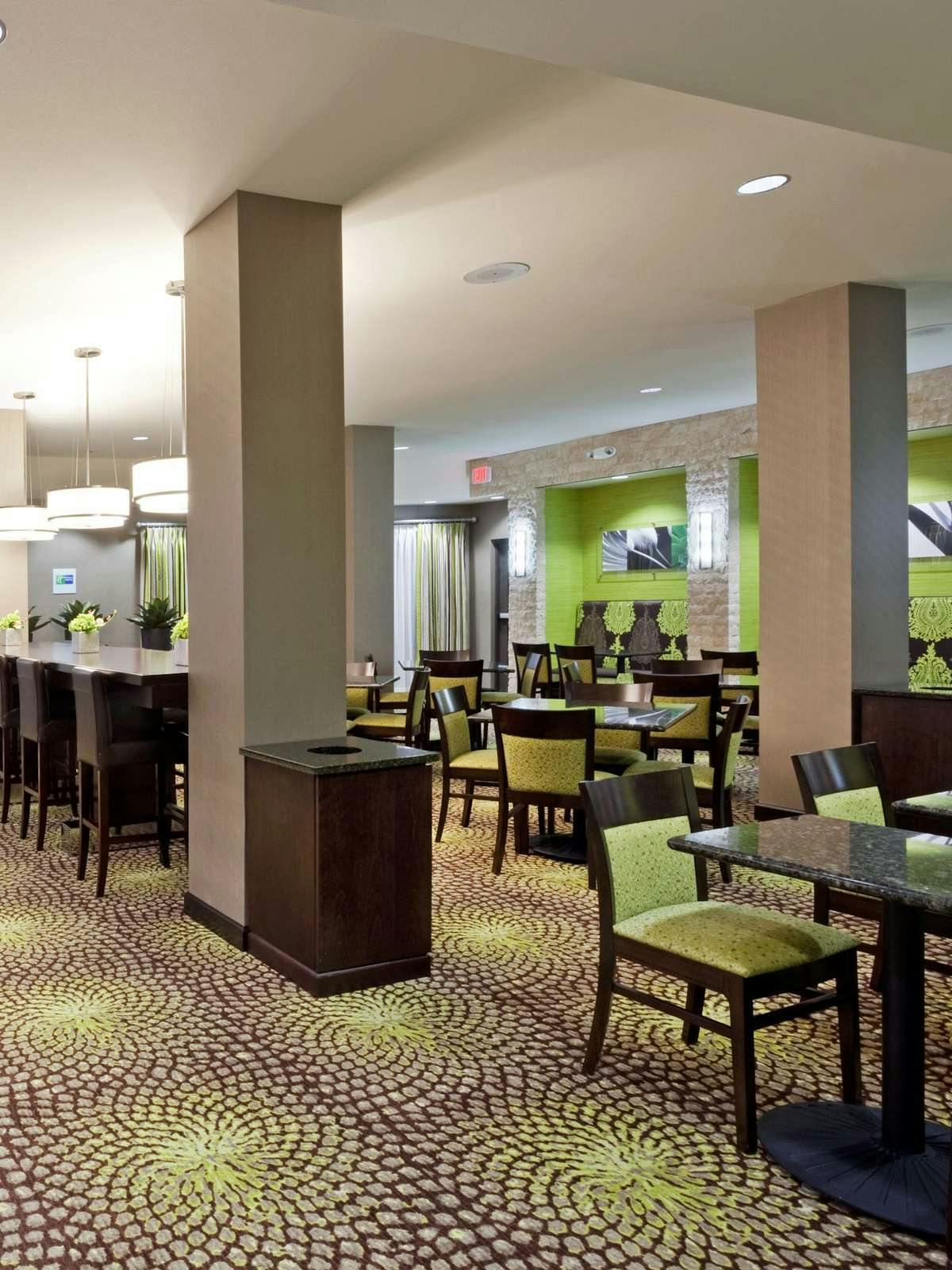 Hotel Holiday Inn Express Hotel & Suites Hays photo 4