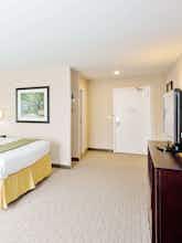 Hotel Holiday Inn Express Hotel & Suites Hays photo 2