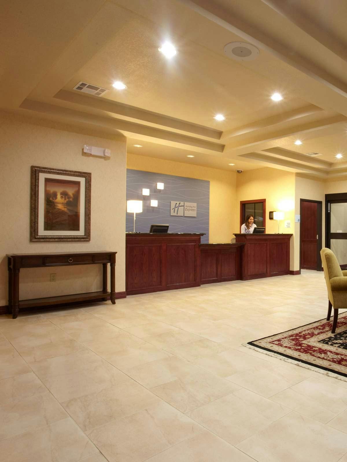 Hotel Holiday Inn Express Hotel & Suites Hearne photo 4