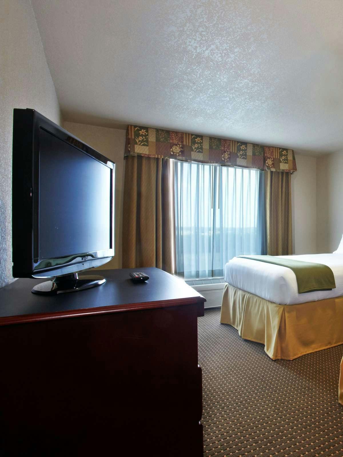 Hotel Holiday Inn Express Hotel & Suites Hearne photo 2