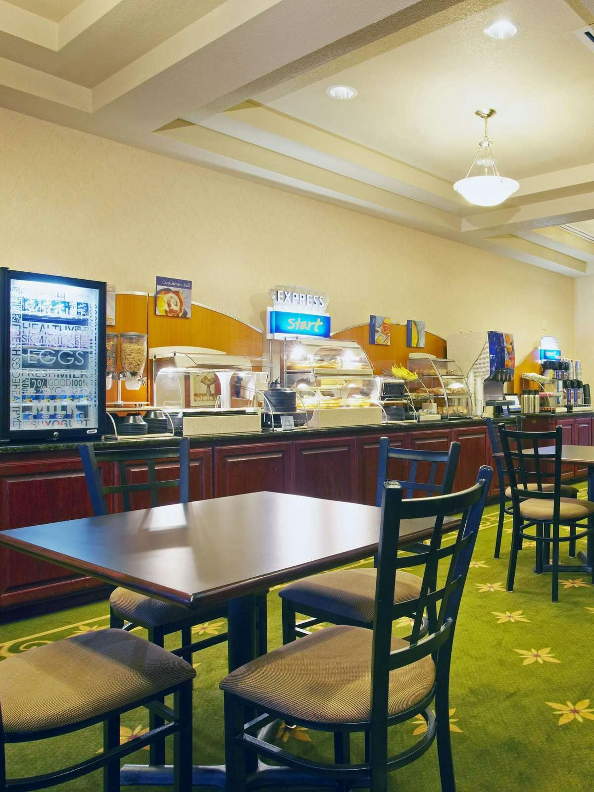 Hotel Holiday Inn Express Hotel & Suites Hearne photo 5