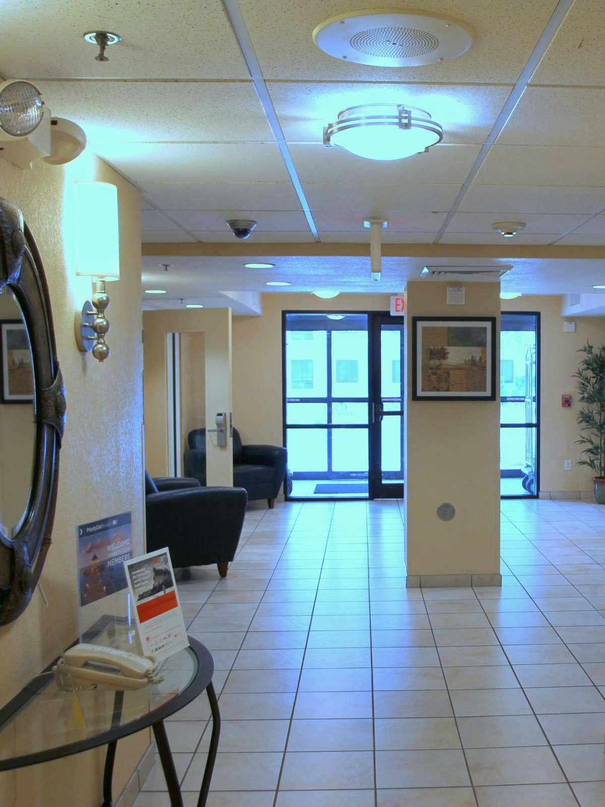 Hotel Candlewood Suites Indianapolis Downtown Medical District photo 3