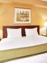 Hotel Holiday Inn Express Hotel & Suites Iron Mountain photo 1