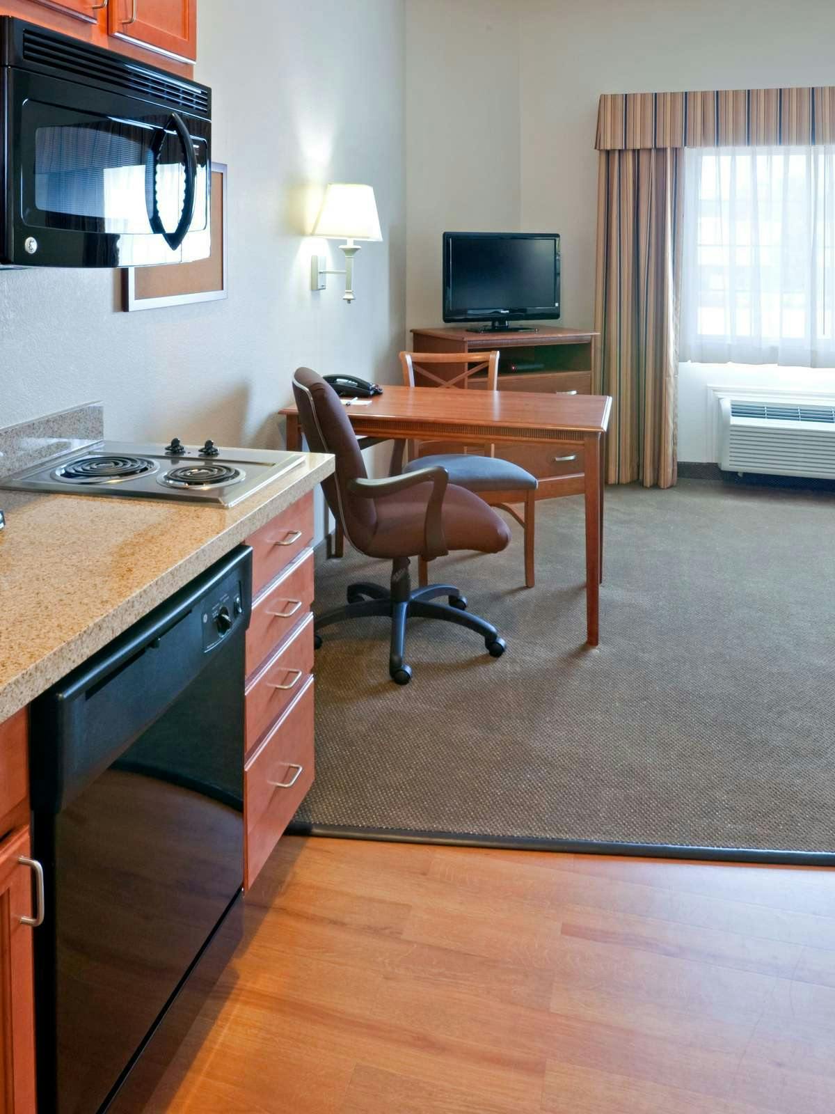 Hotel Candlewood Suites Longview photo 3