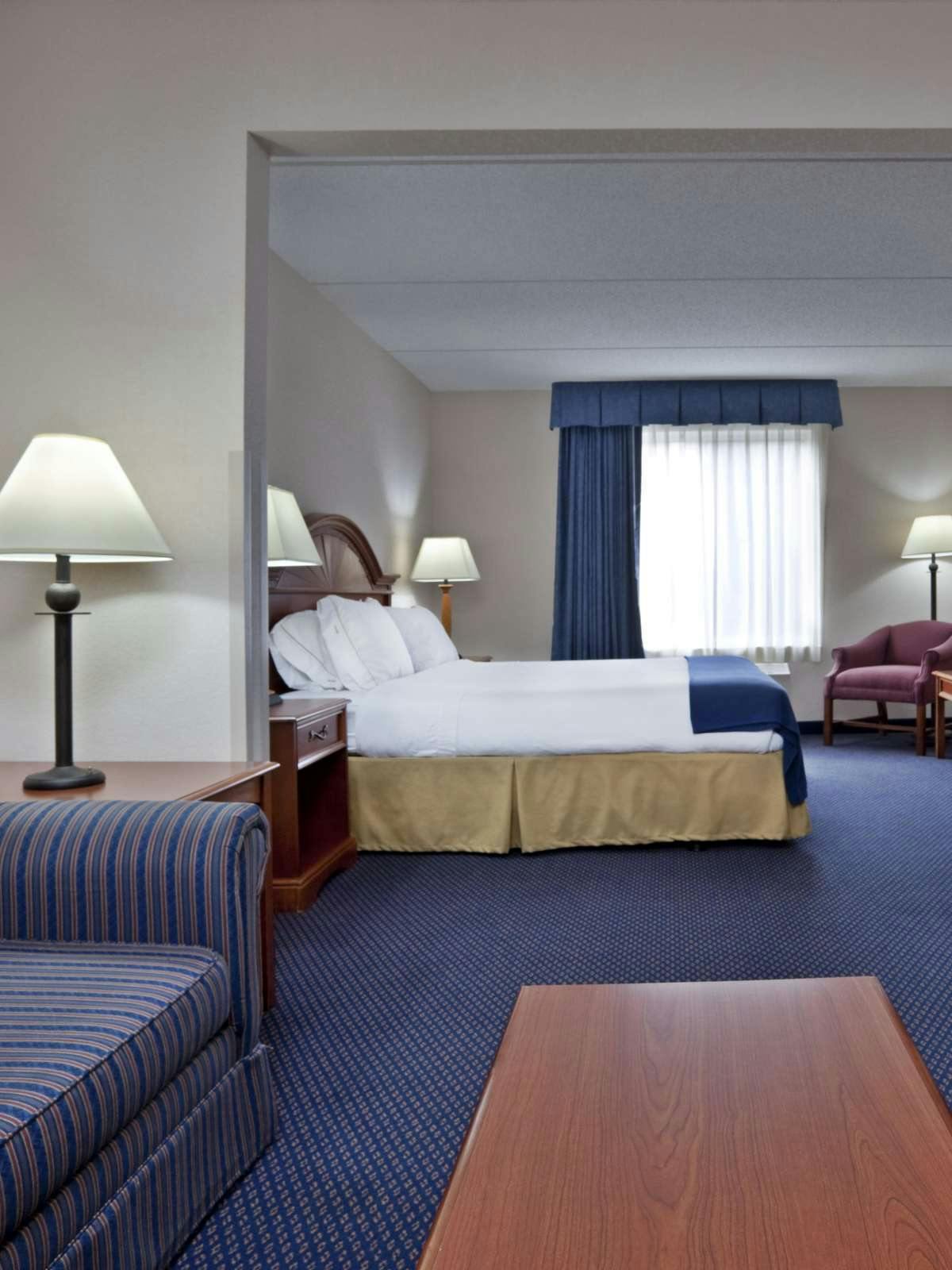 Hotel Holiday Inn Express Hotel & Suites High Point South photo 1