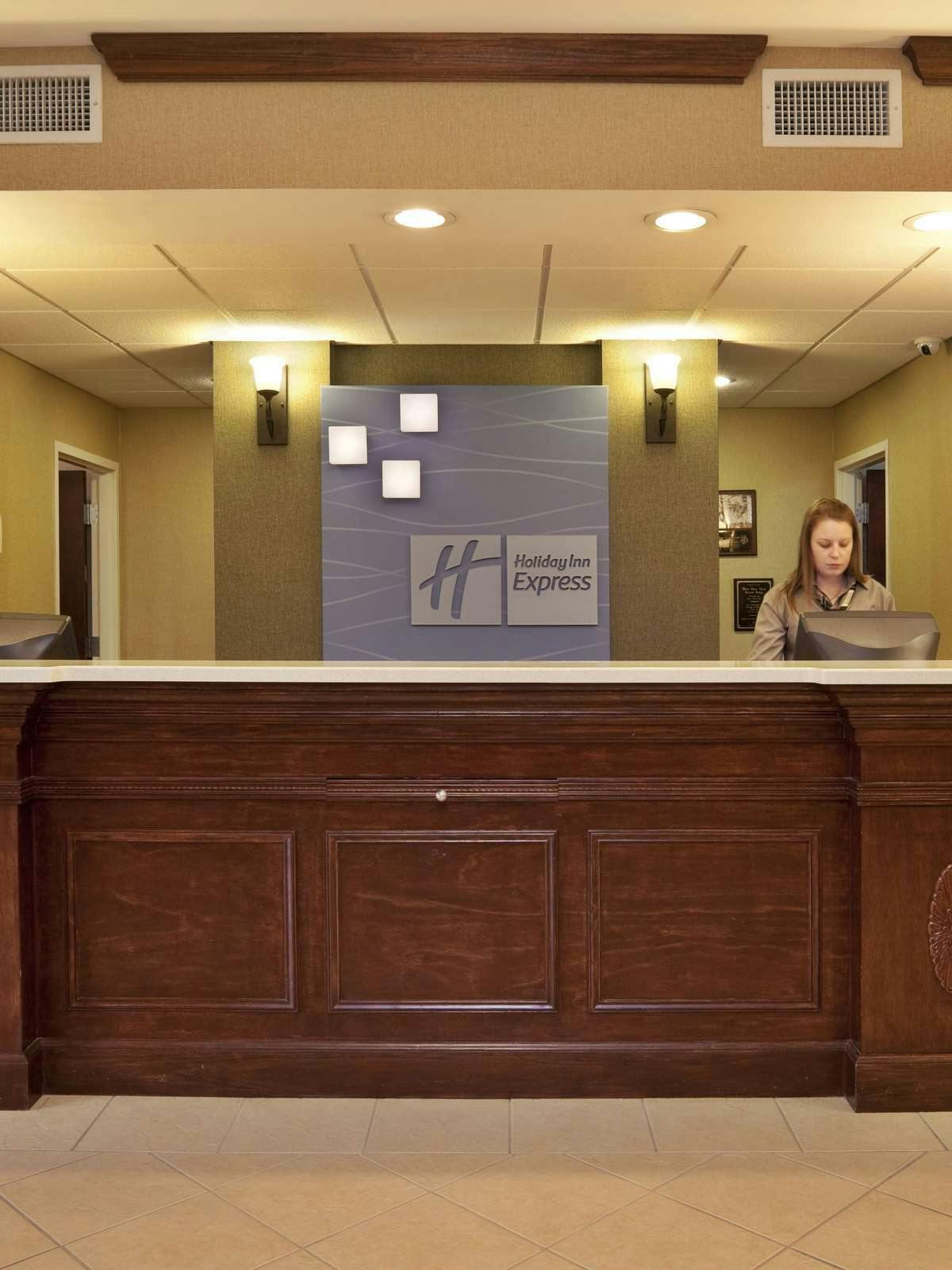 Hotel Holiday Inn Express Hotel & Suites High Point South photo 4