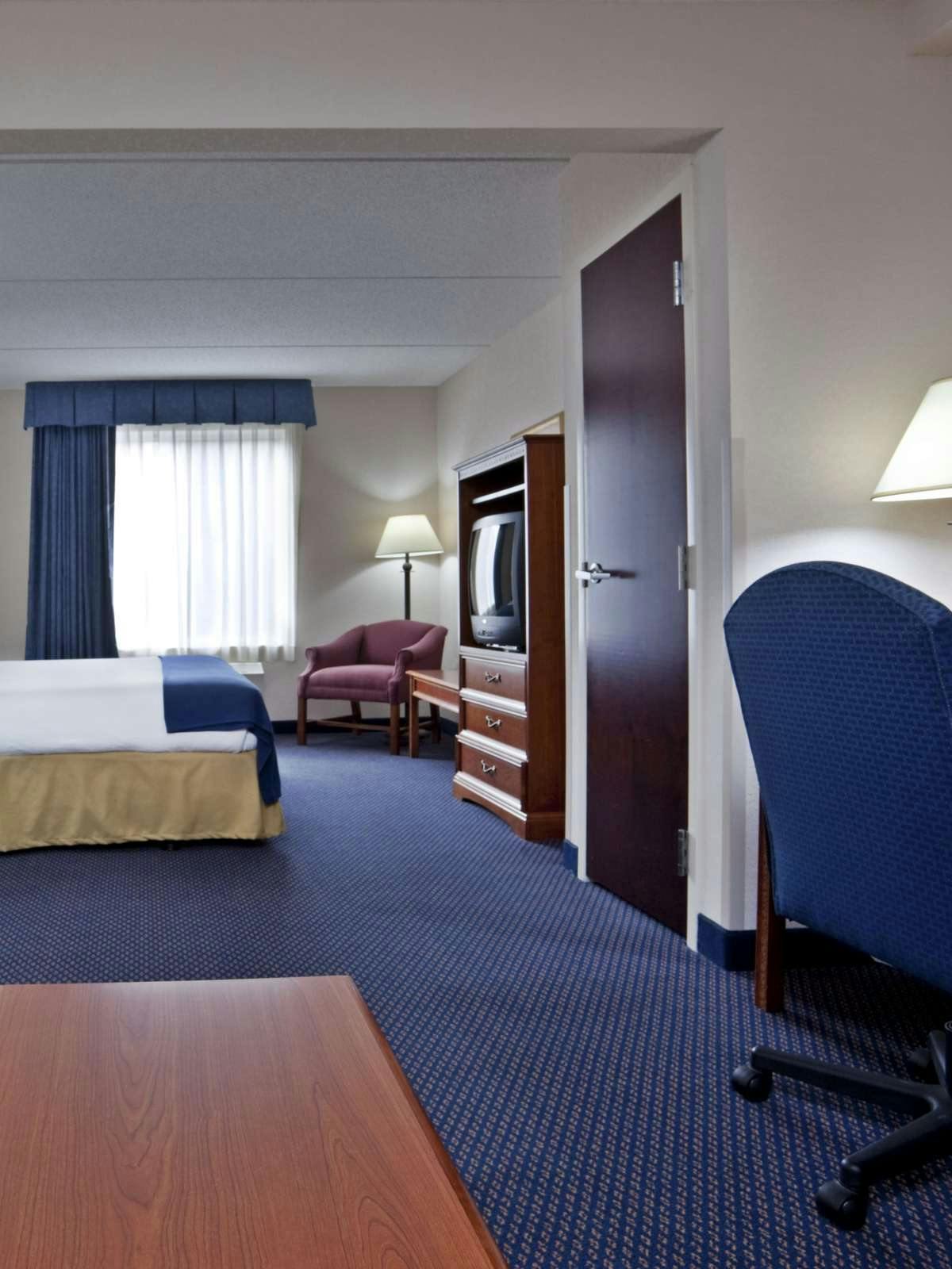 Hotel Holiday Inn Express Hotel & Suites High Point South photo 2