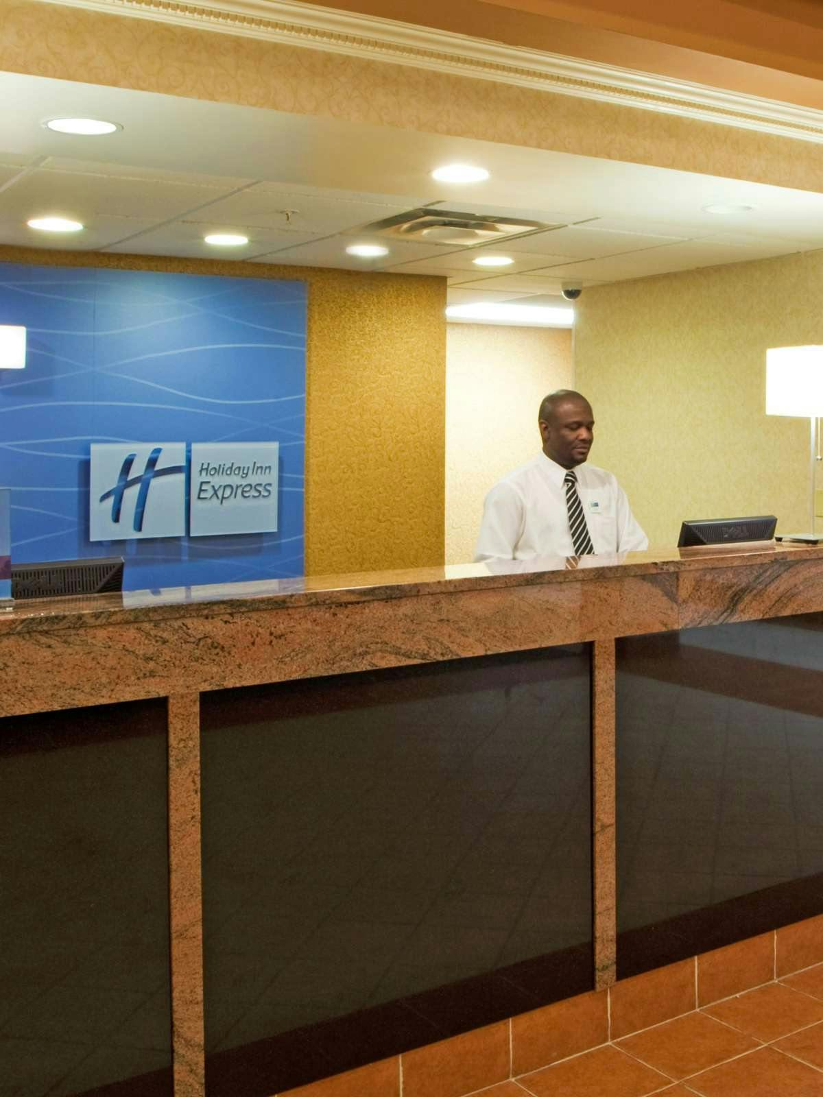 Hotel Holiday Inn Express Hotel & Suites I 95 Largo photo 4