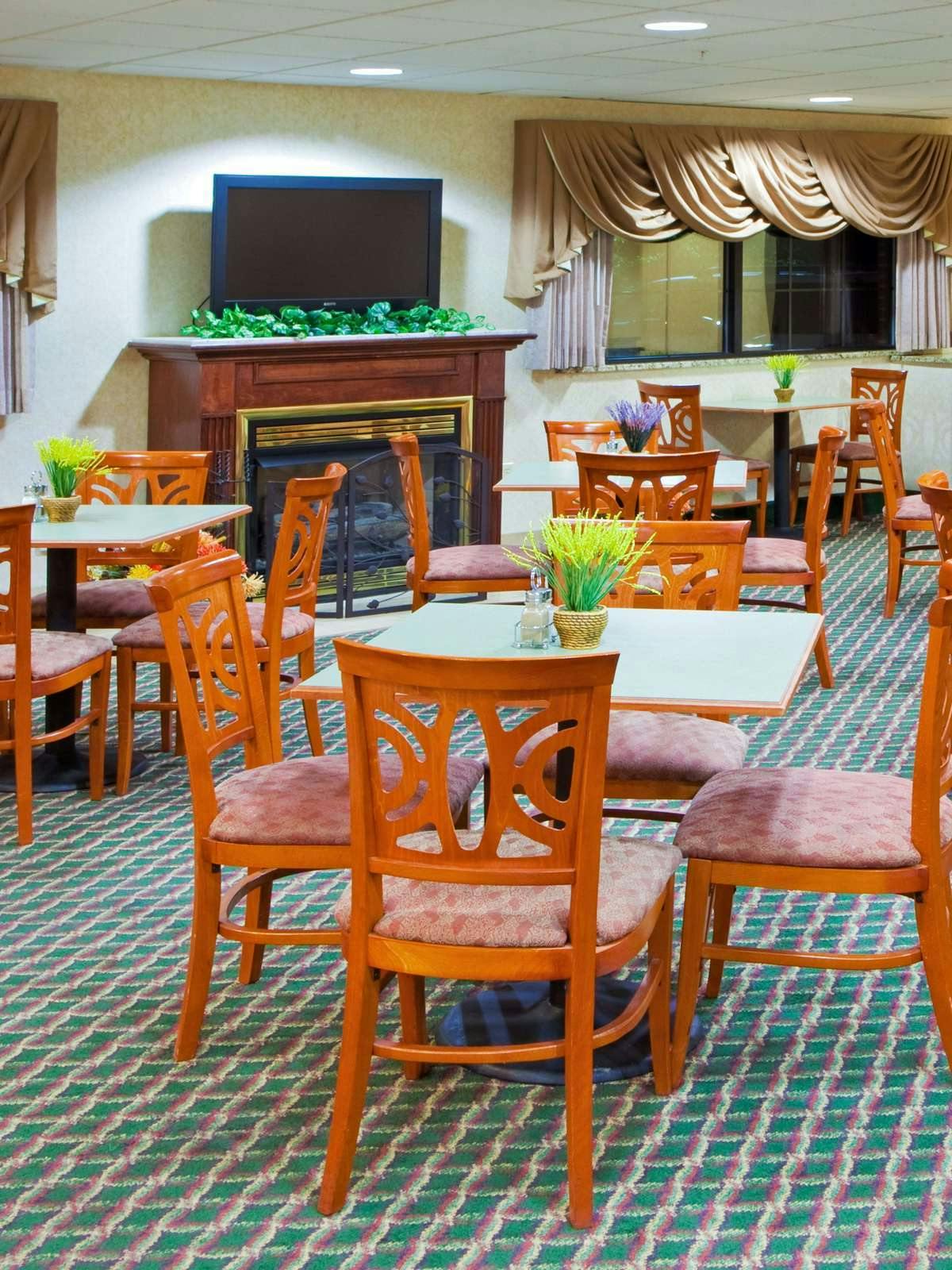 Hotel Holiday Inn Express Hotel & Suites I 95 Largo photo 5