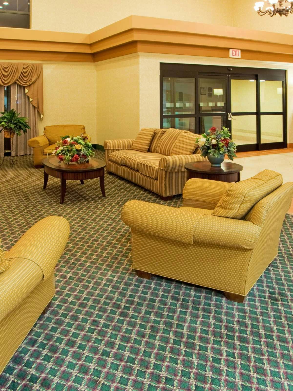 Hotel Holiday Inn Express Hotel & Suites I 95 Largo photo 3