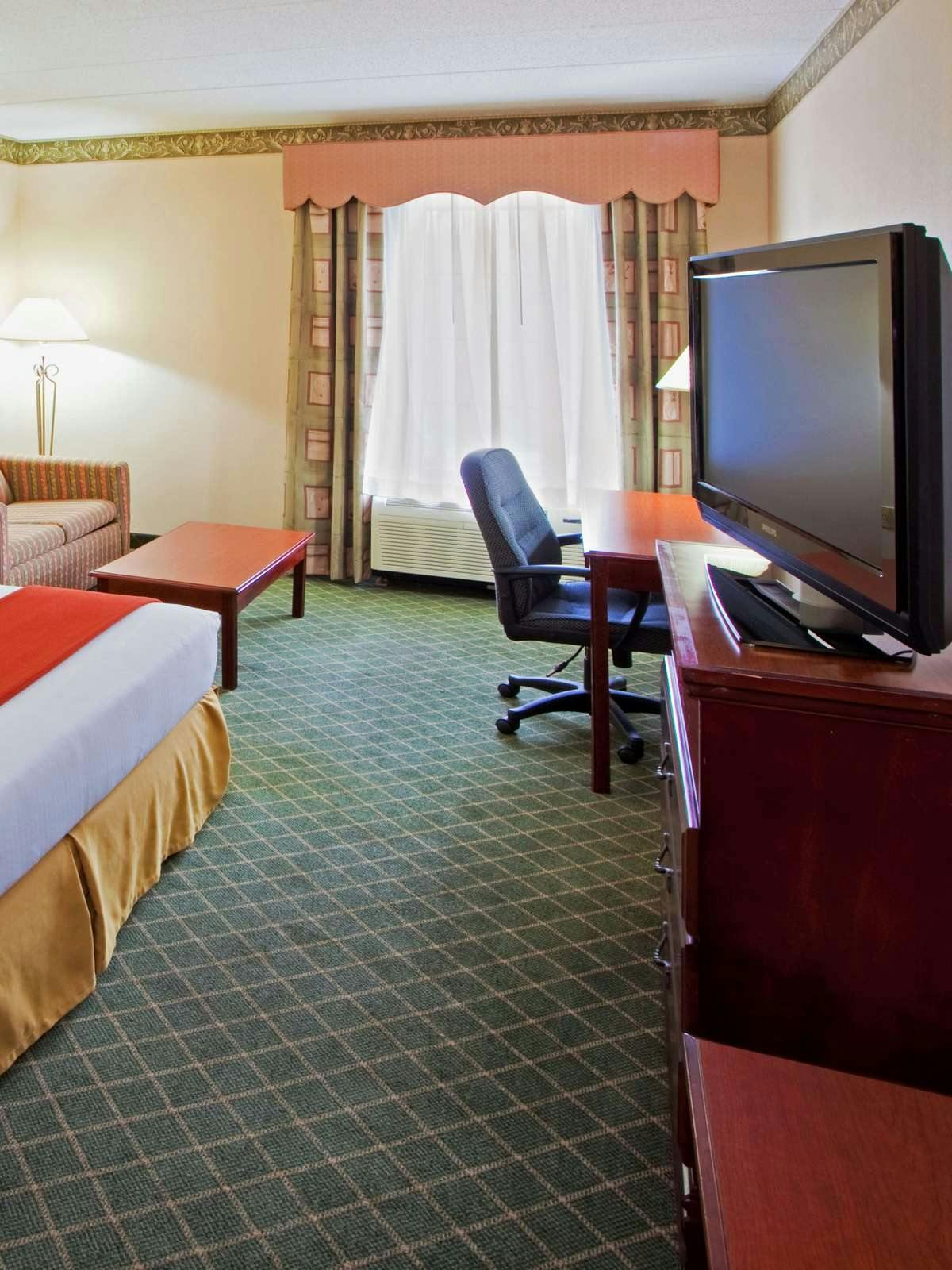 Hotel Holiday Inn Express Hotel & Suites I 95 Largo photo 2