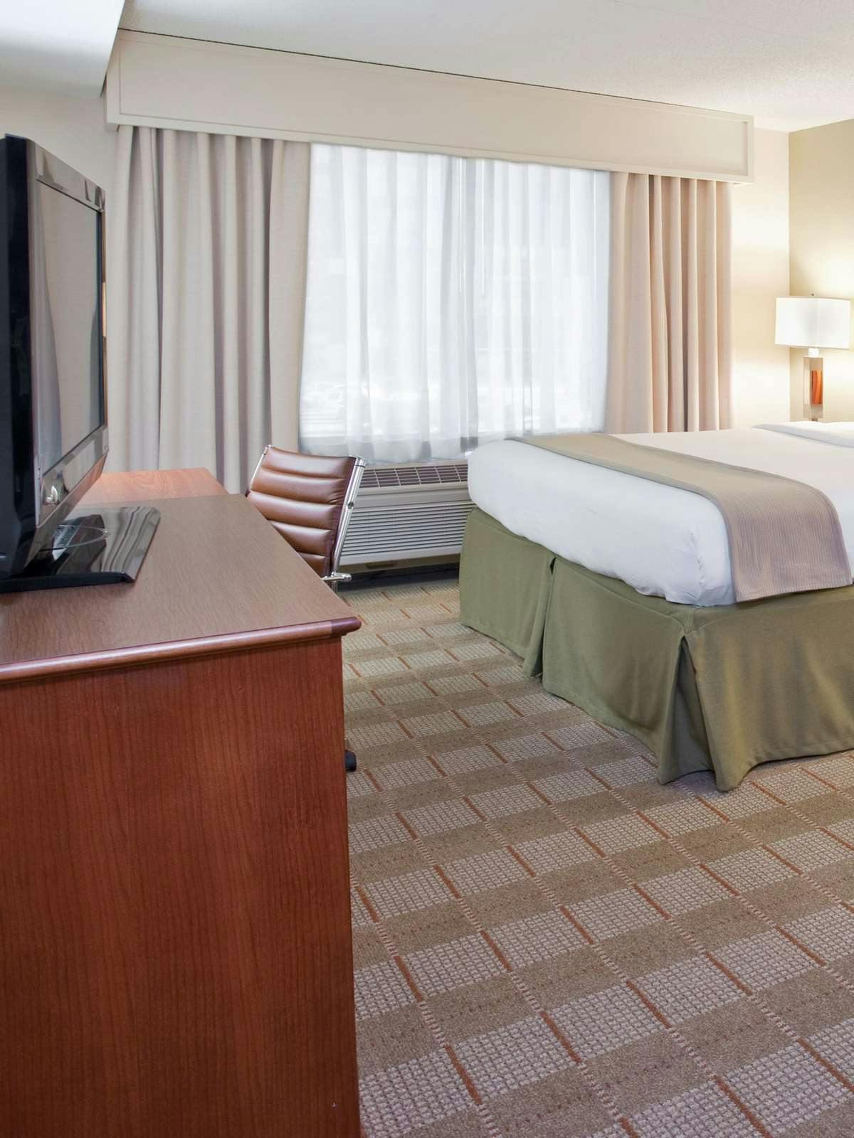 Holiday Inn Express Hotel Suites Indianapolis Downtown