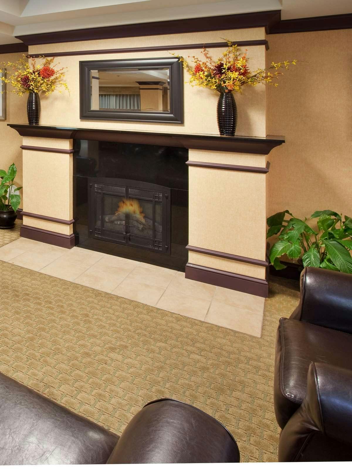 Hotel Holiday Inn Express & Suites Fresno (River Park) Hwy 41 photo 3