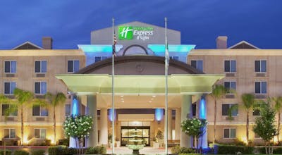 Holiday Inn Express & Suites Fresno (River Park) Hwy 41