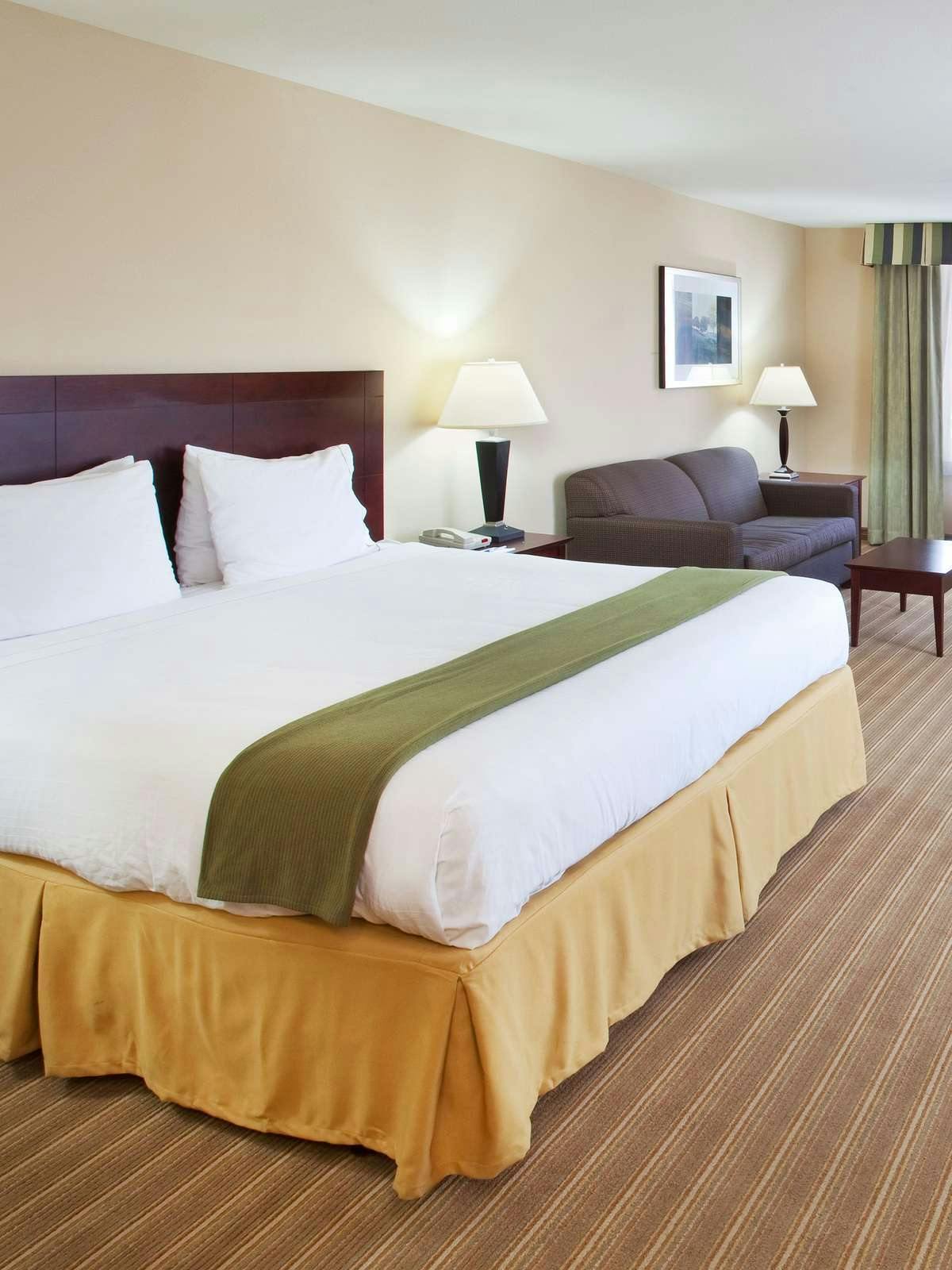 Hotel Holiday Inn Express & Suites Fresno (River Park) Hwy 41 photo 1