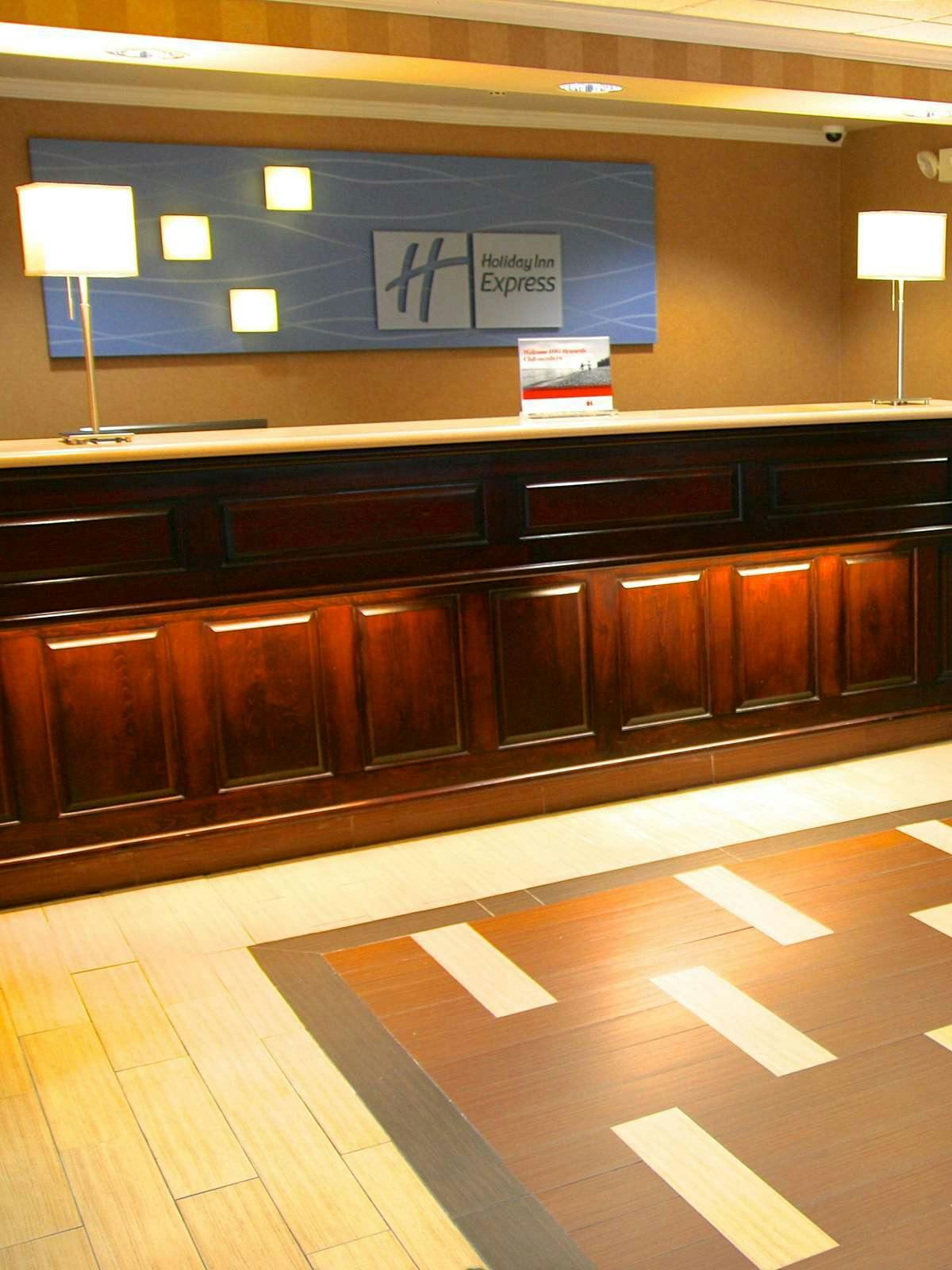 Hotel Holiday Inn Express & Suites Columbus Southeast photo 5