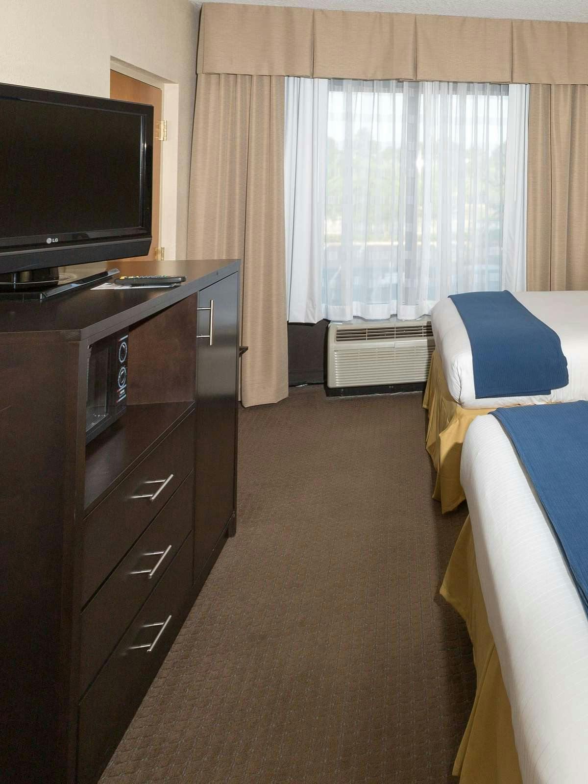 Hotel Holiday Inn Express & Suites Jacksonville Airport photo 2