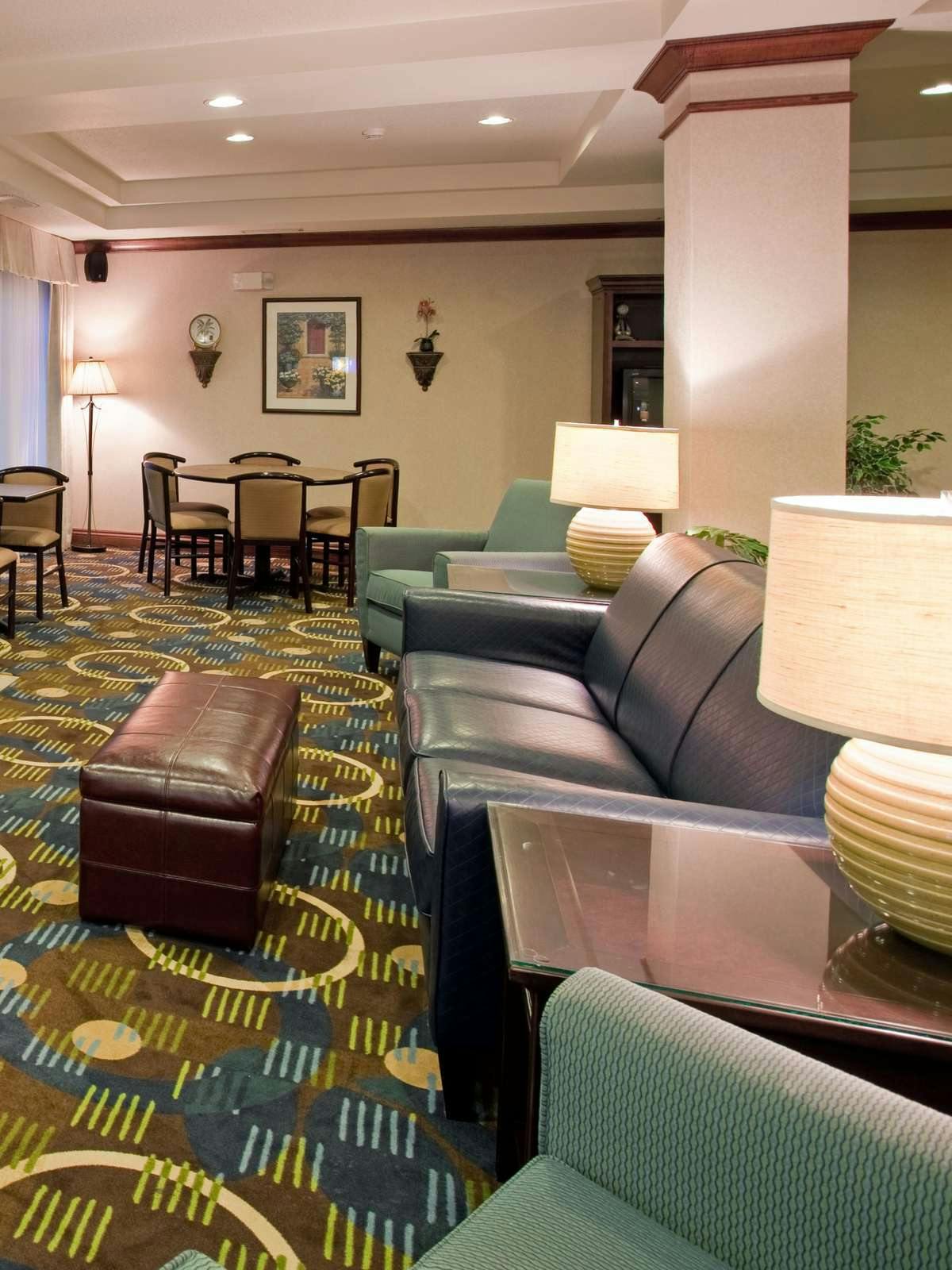 Hotel Holiday Inn Express Hotel & Suites Lawrence photo 3