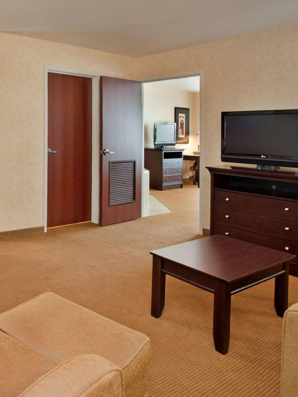 Hotel Holiday Inn Express Hotel & Suites Lawrence photo 2