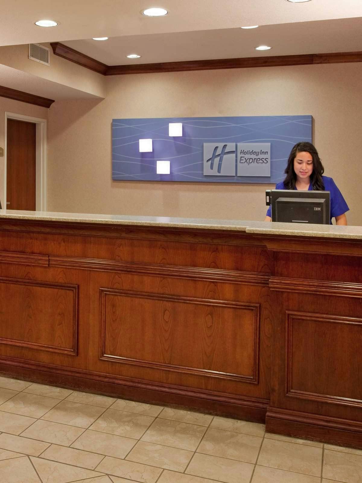 Hotel Holiday Inn Express Hotel & Suites Lawrence photo 4