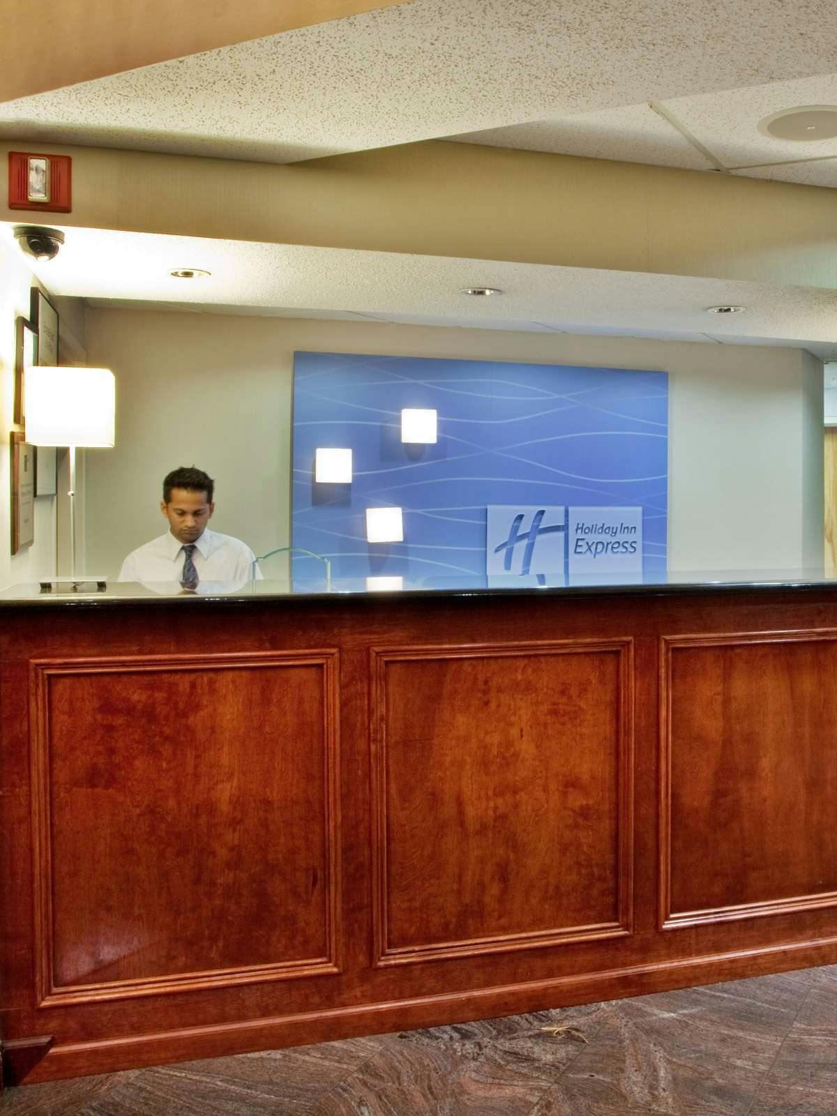 Hotel Holiday Inn Express Hotel & Suites Lawrenceville photo 4