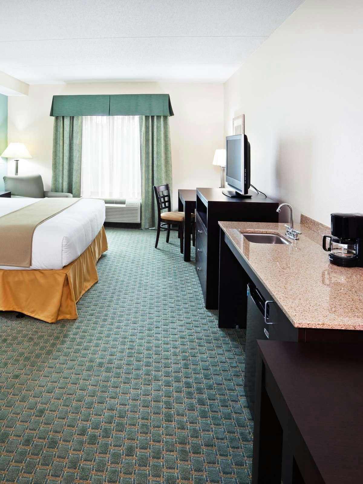 Hotel Holiday Inn Express Hotel & Suites Lebanon photo 2