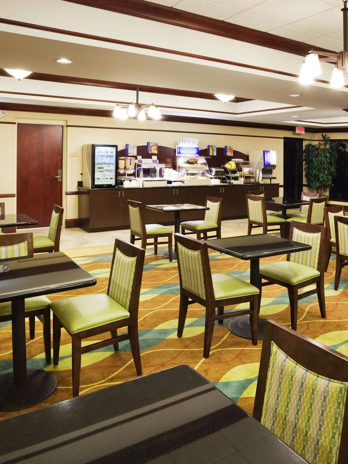 Hotel Holiday Inn Express Hotel & Suites Lebanon photo 5