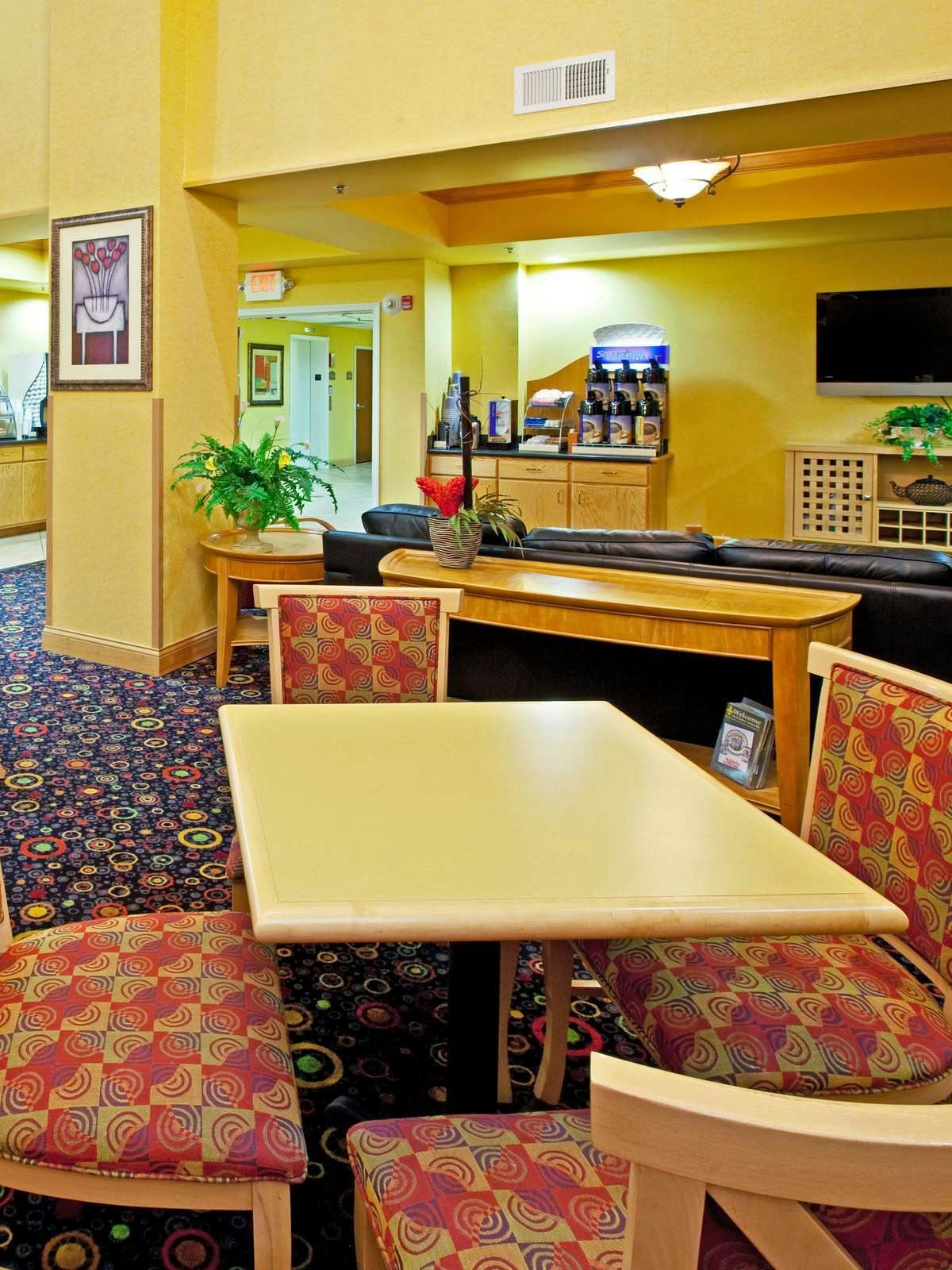 Hotel Holiday Inn Express Hotel & Suites Louisville South Hillview photo 4