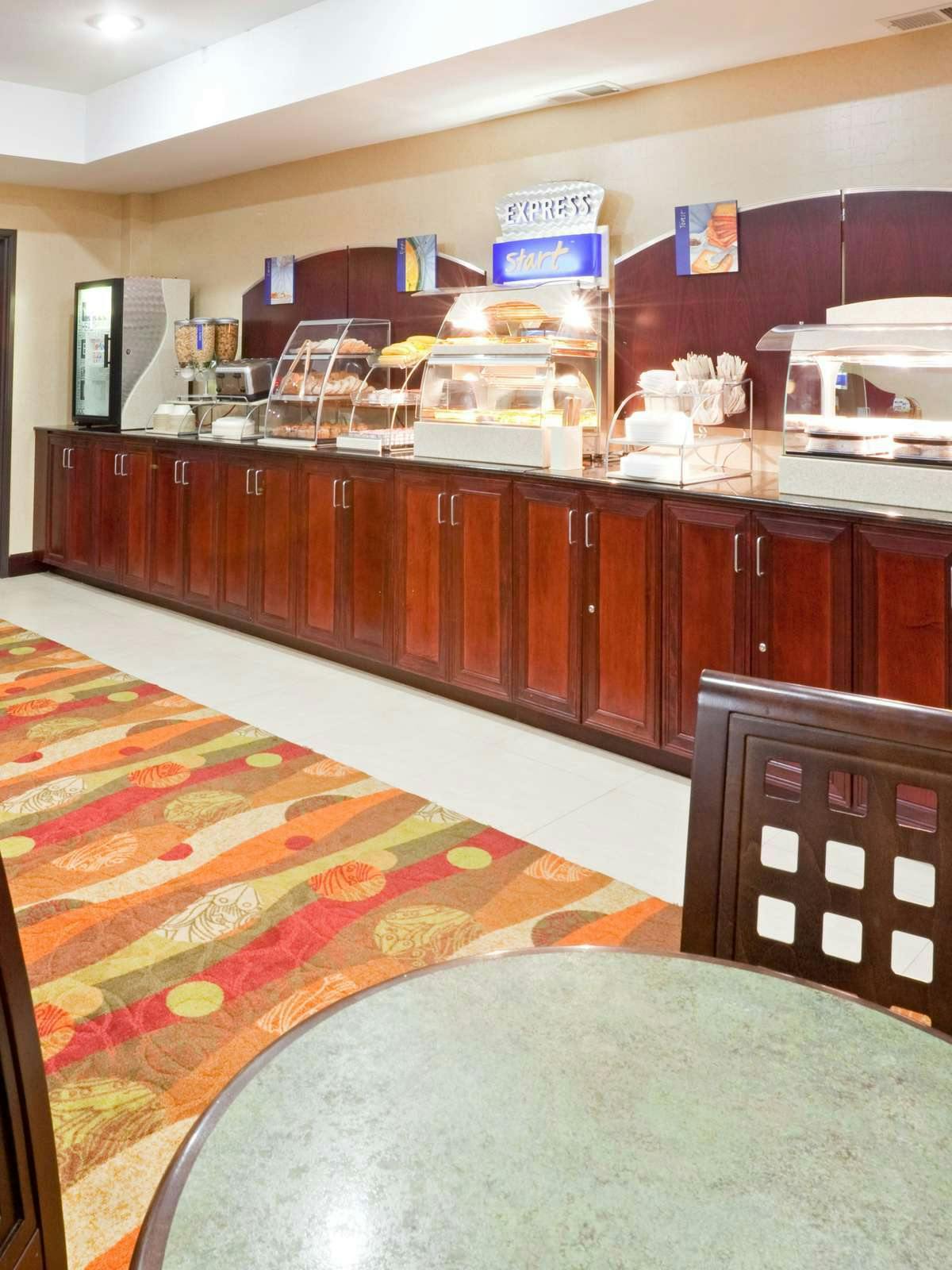 Hotel Holiday Inn Express Hotel & Suites Lubbock West photo 5