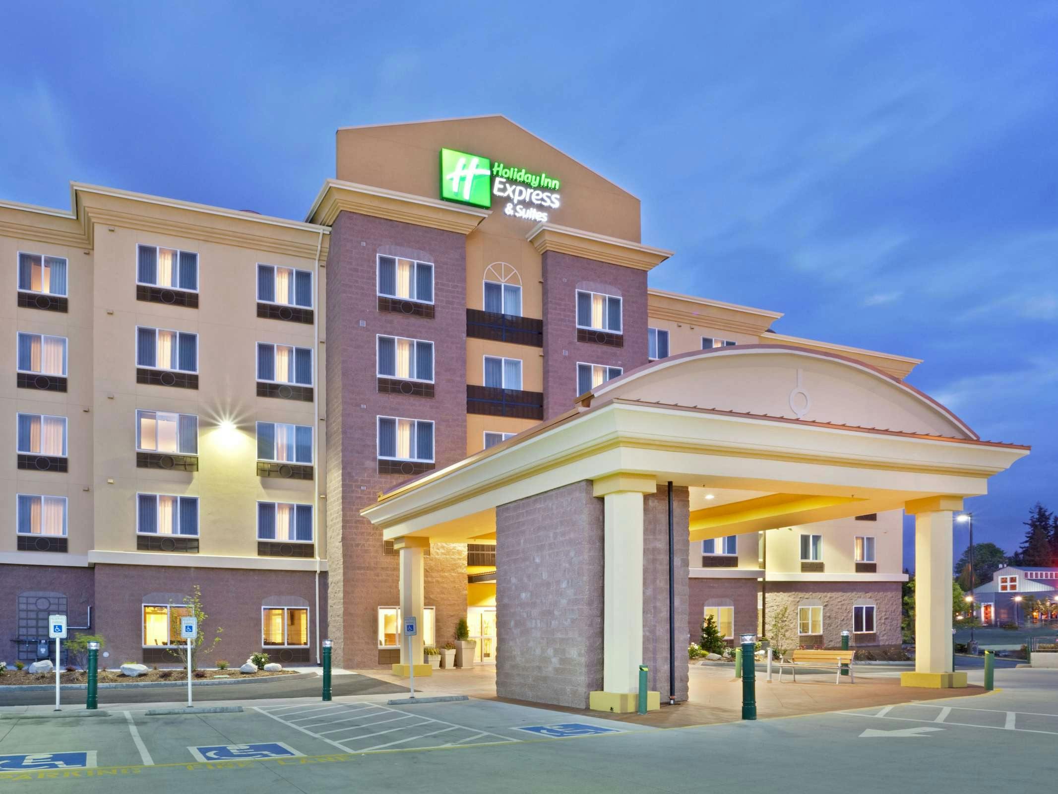 Holiday Inn Express & Suites Seattle North - Lynnwood, an IHG Hotel