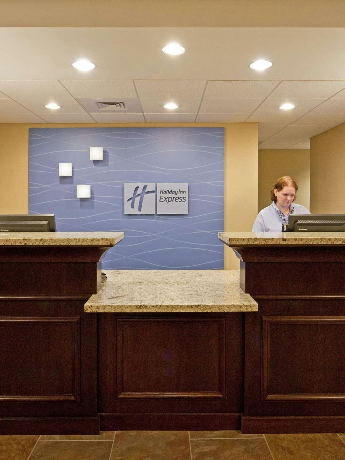 Hotel Holiday Inn Express Hotel & Suites Malone photo 4