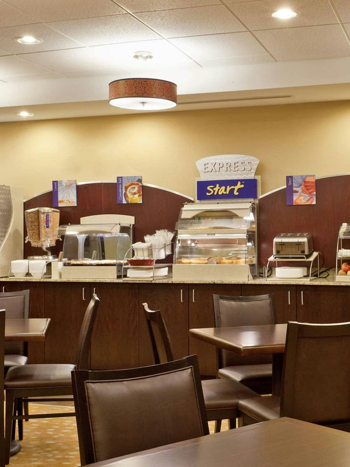 Hotel Holiday Inn Express Hotel & Suites Malone photo 5