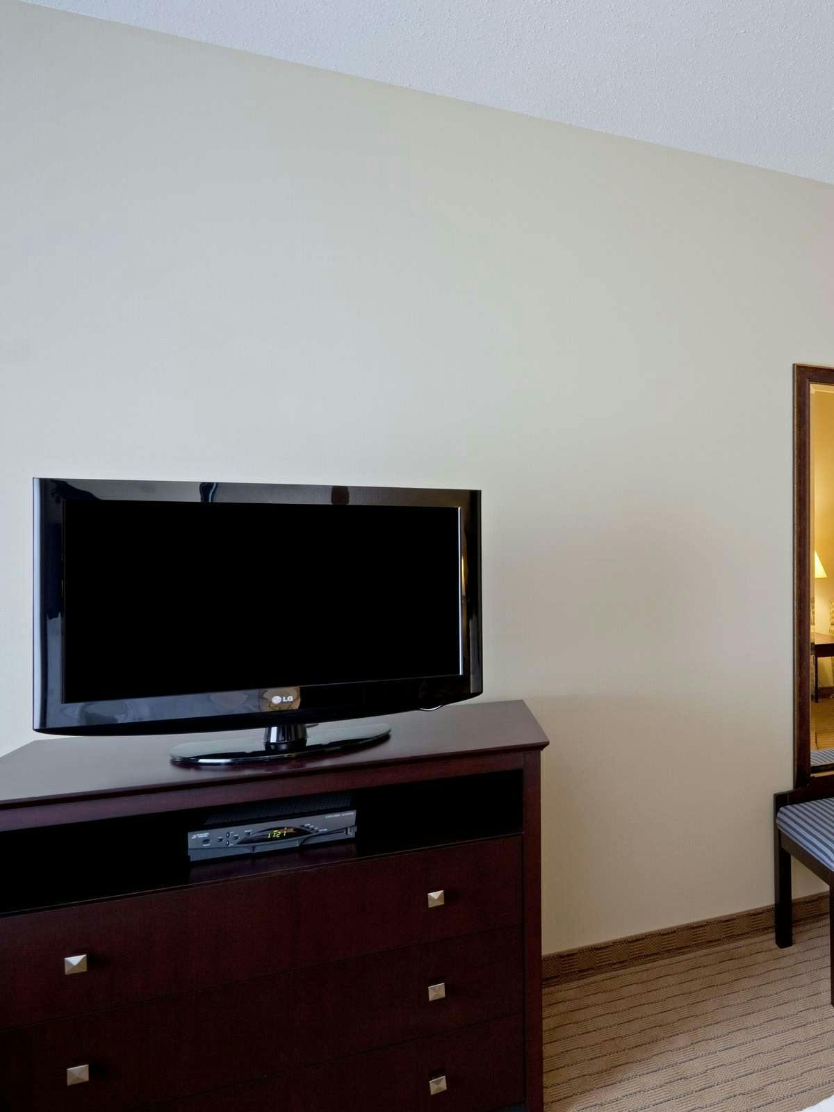 Hotel Holiday Inn Express Hotel & Suites Malone photo 2