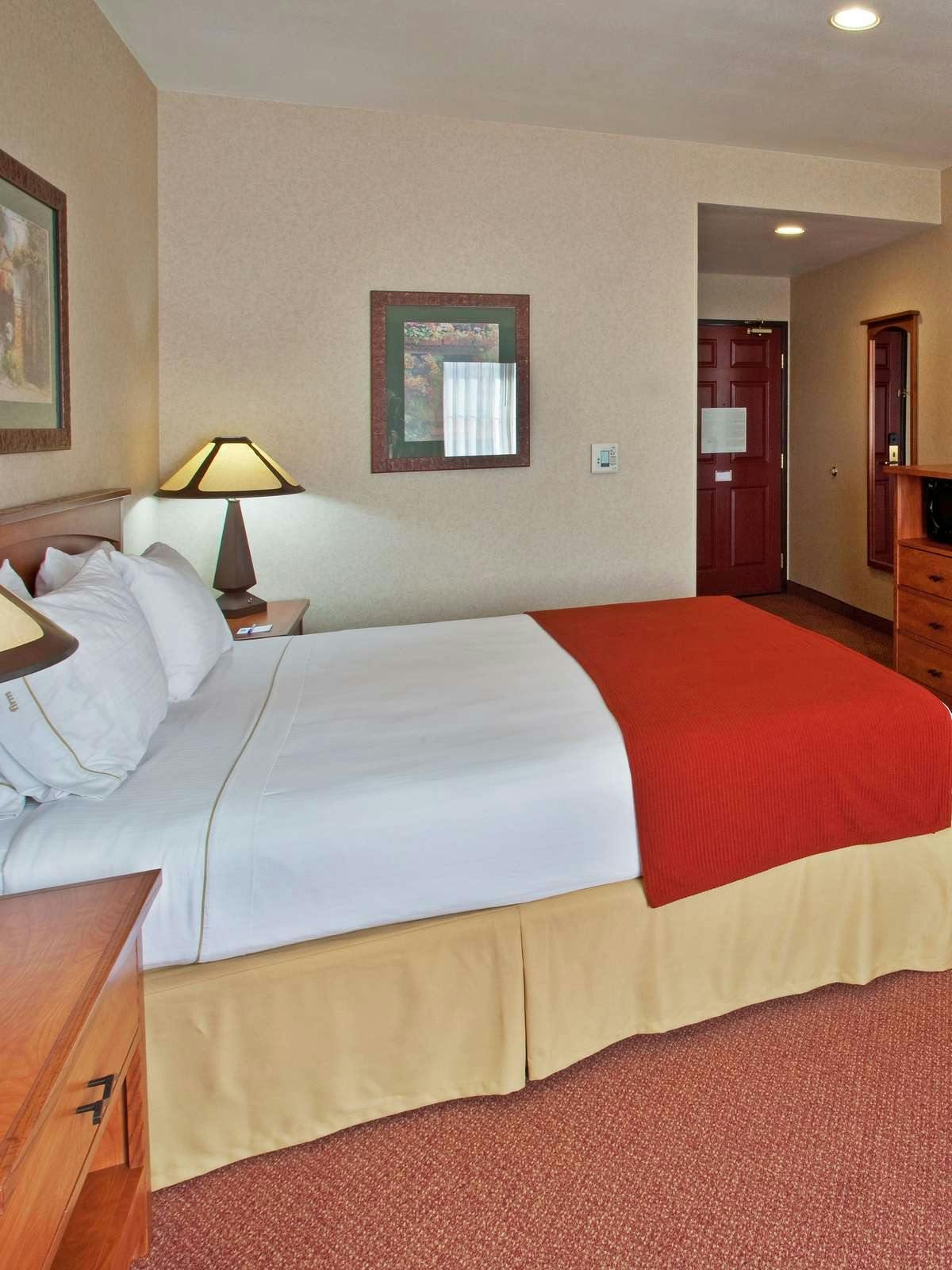 Hotel Holiday Inn Express Hotel & Suites Manteca City Center photo 1