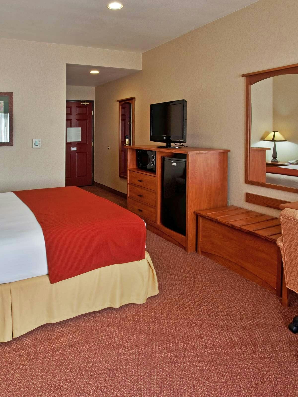 Hotel Holiday Inn Express Hotel & Suites Manteca City Center photo 2