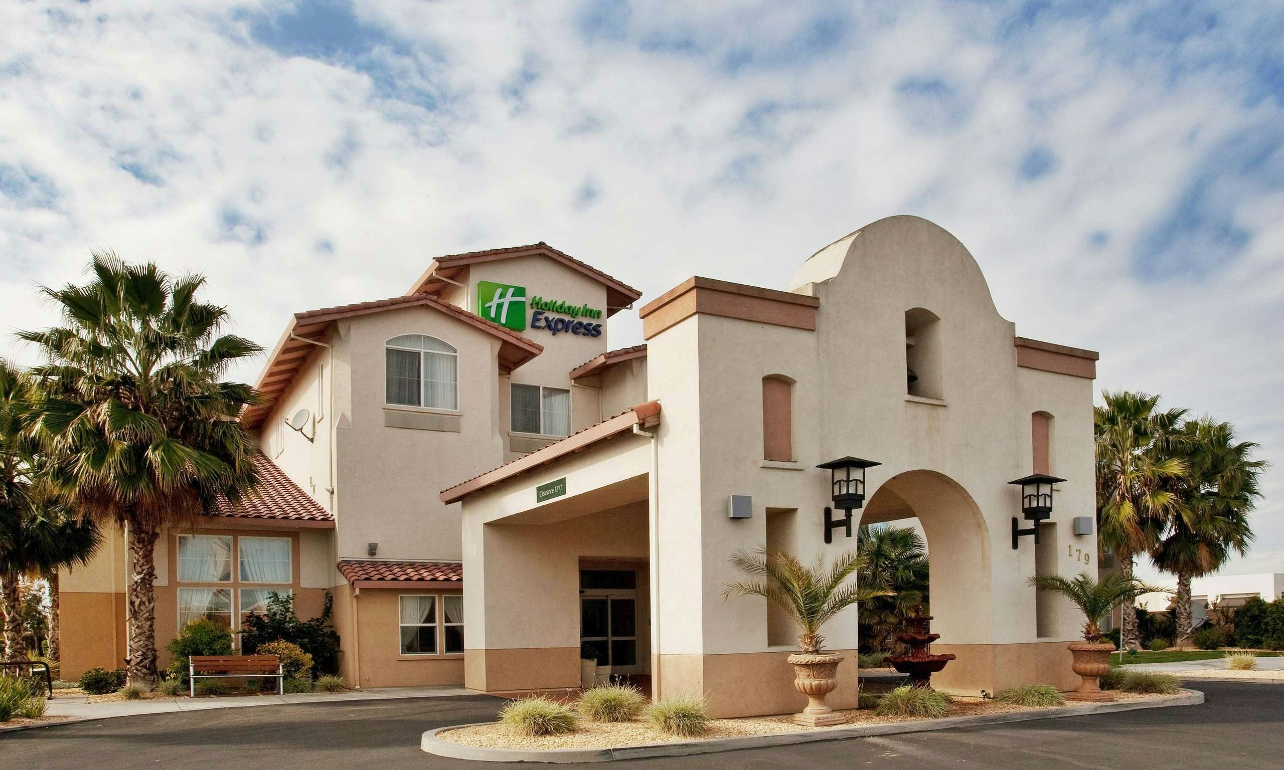 Holiday Inn Express Hotel & Suites Manteca City Center