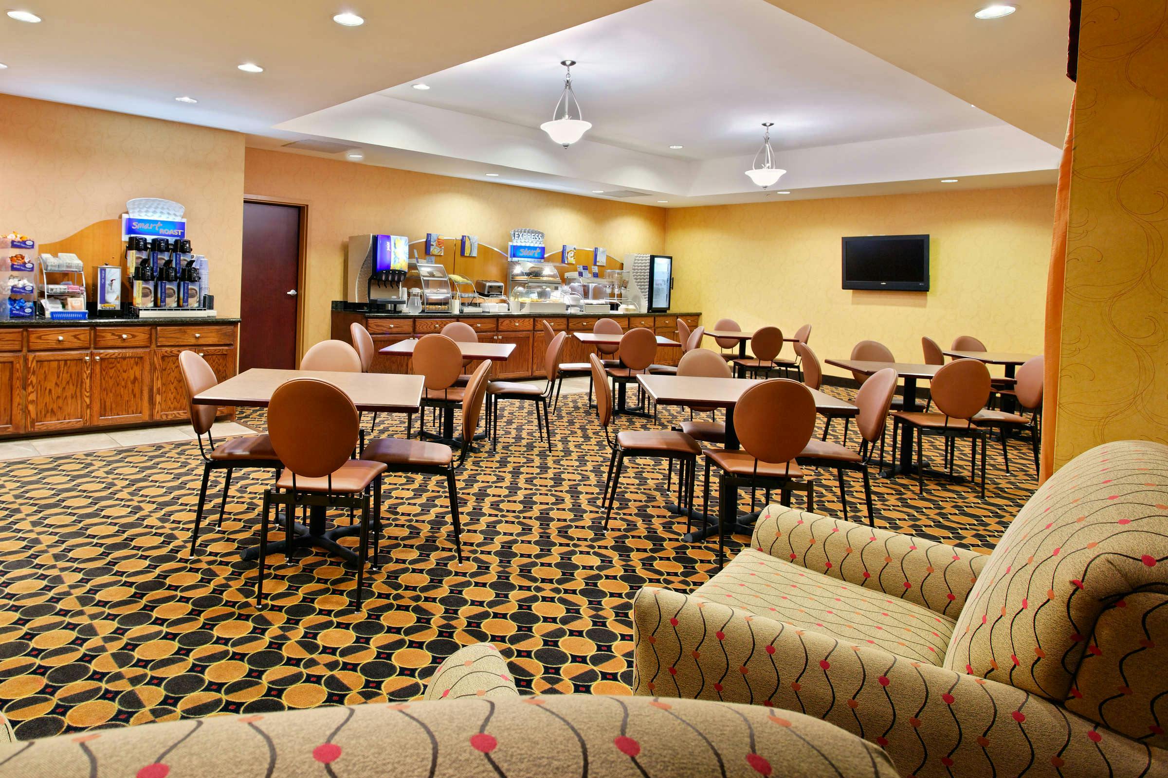 Hotel Holiday Inn Express Hotel & Suites Malvern photo 5