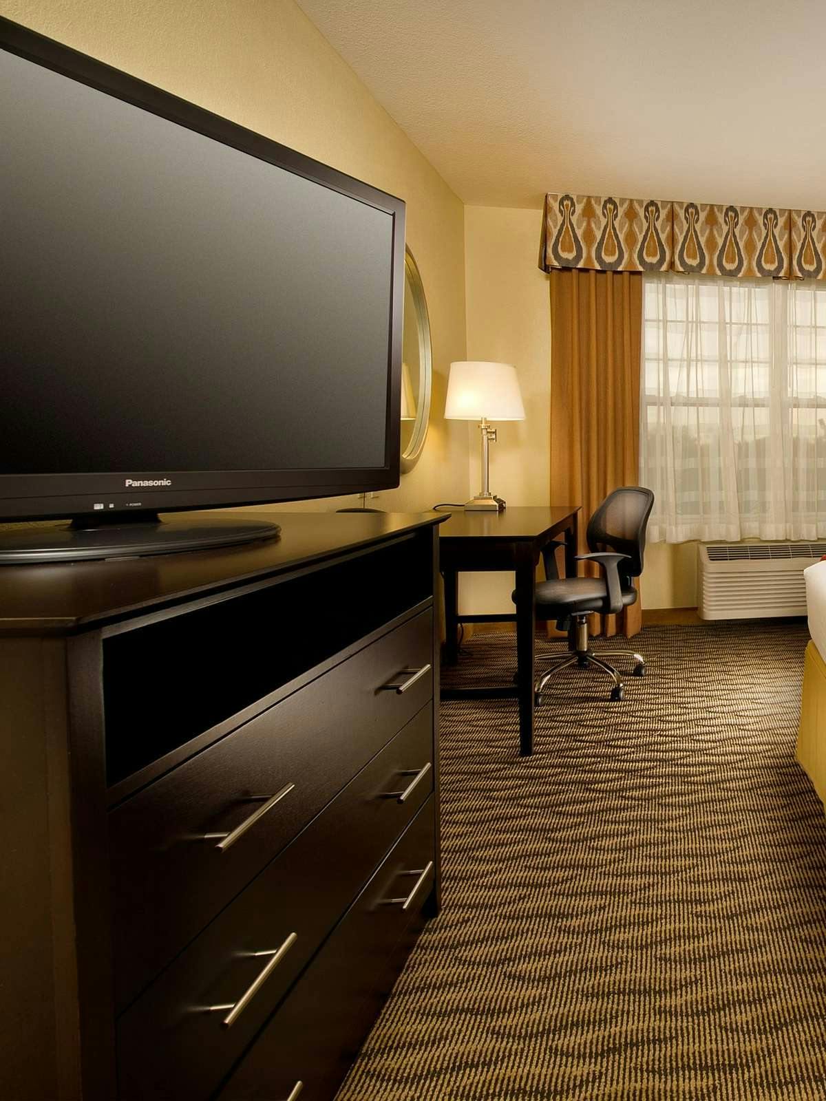 Hotel Holiday Inn Express Hotel & Suites Manassas photo 2