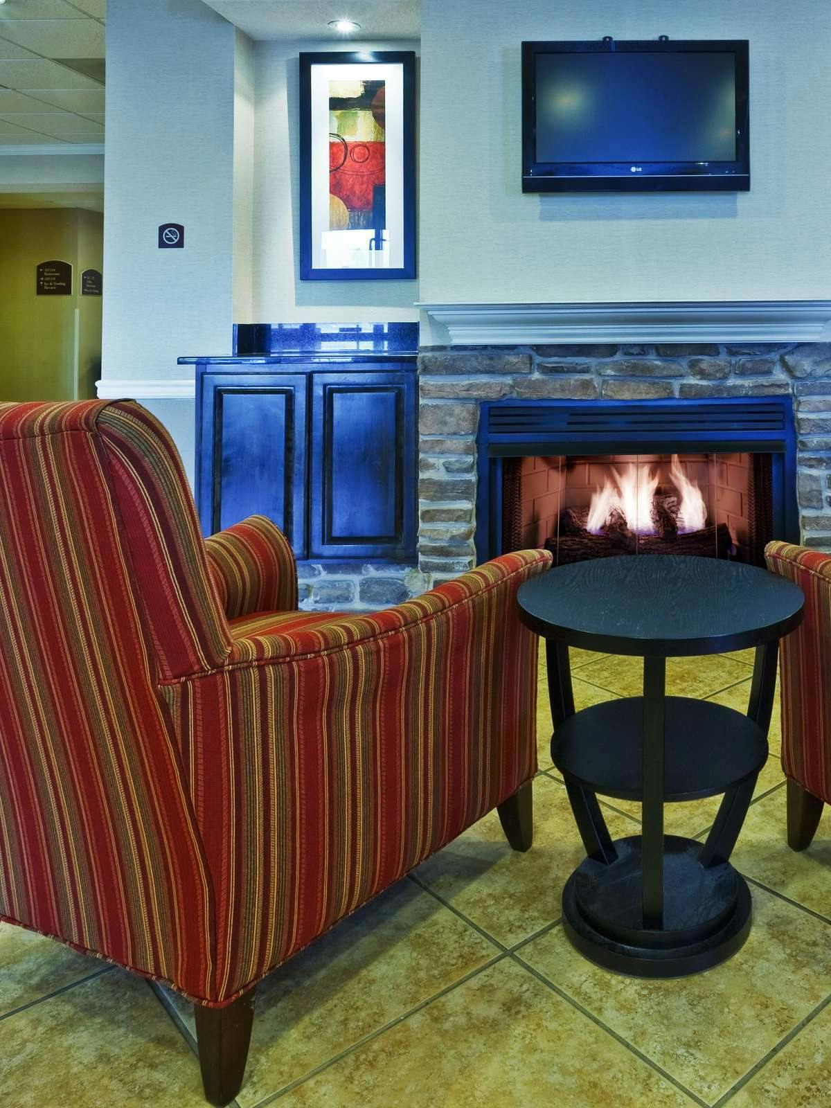 Hotel Holiday Inn Express Hotel & Suites Manchester Conference Center photo 3