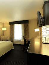 Hotel Holiday Inn Express Hotel & Suites Marion photo 2