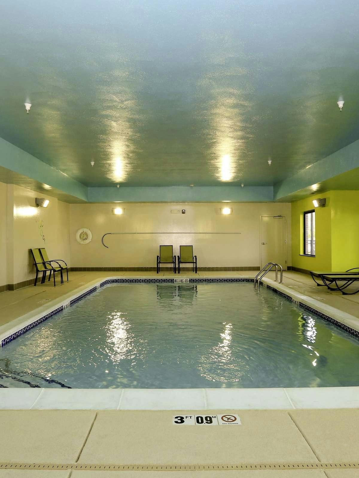 Hotel Holiday Inn Express Hotel & Suites Marion photo 5