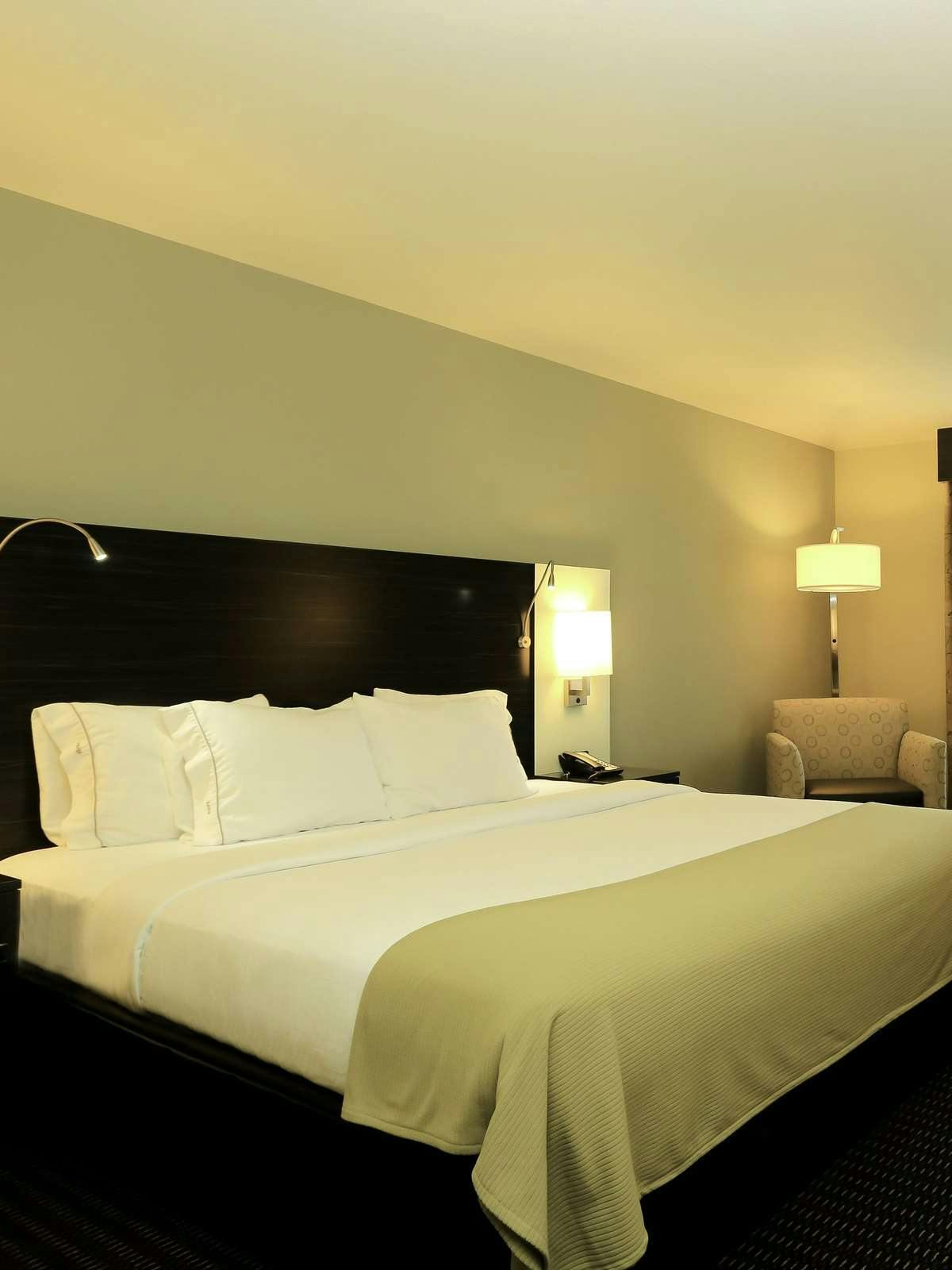 Hotel Holiday Inn Express Hotel & Suites Marion photo 1