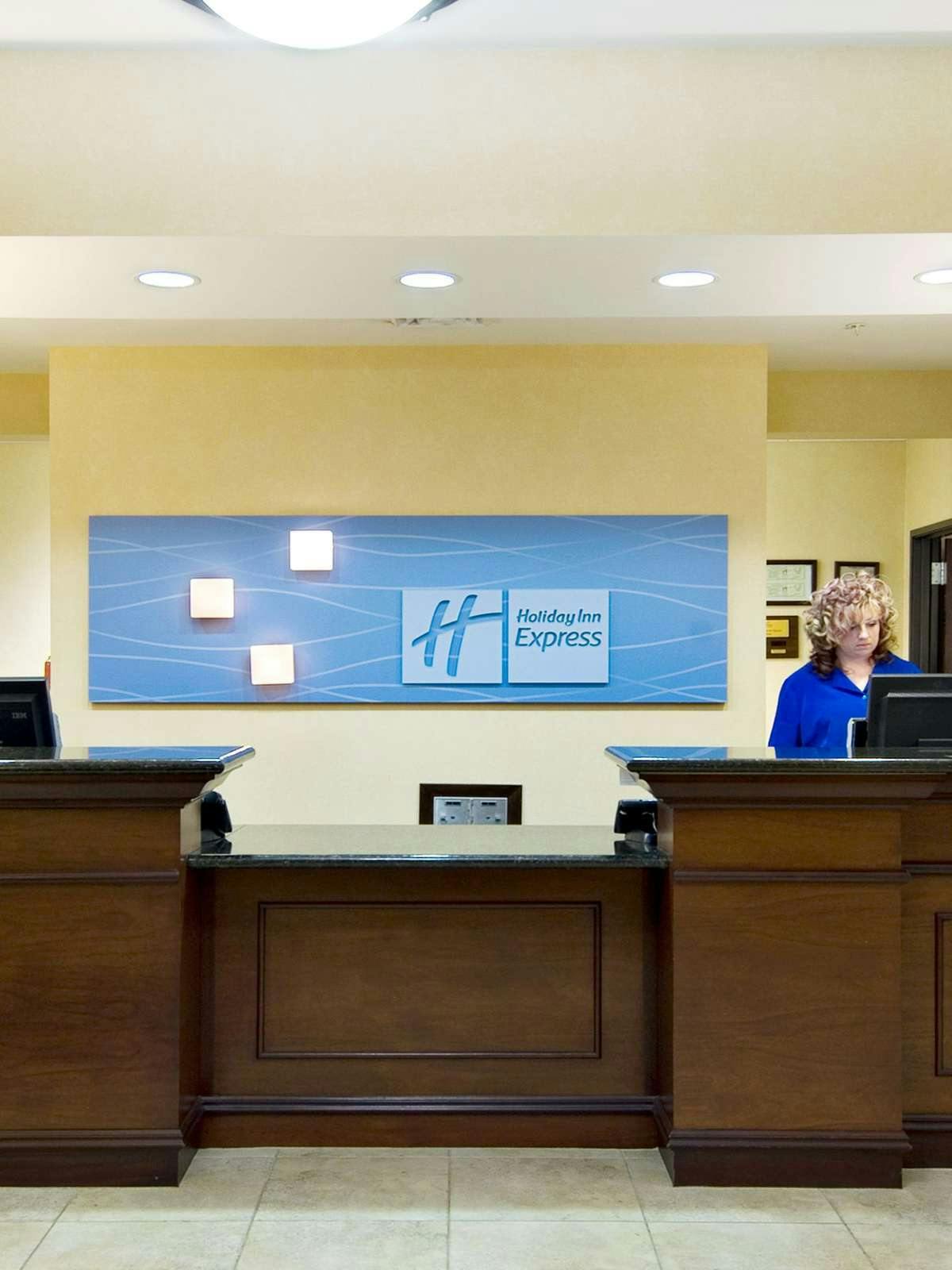 Hotel Holiday Inn Express Hotel & Suites Medford Central Point photo 4