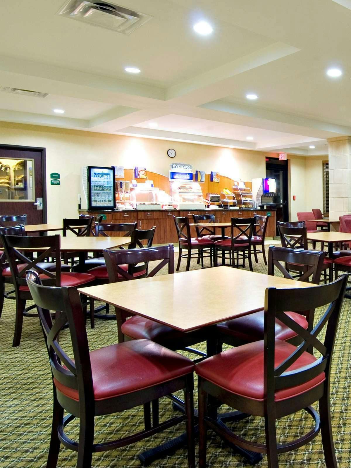 Hotel Holiday Inn Express Hotel & Suites Medford Central Point photo 5