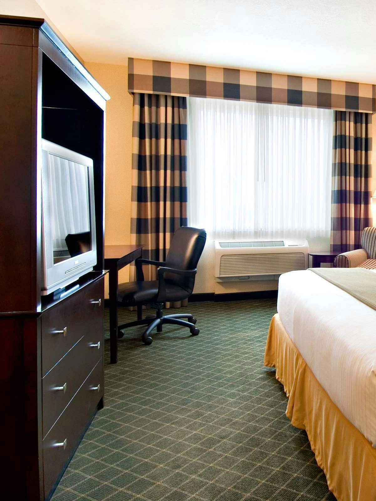 Hotel Holiday Inn Express Hotel & Suites Medford Central Point photo 2