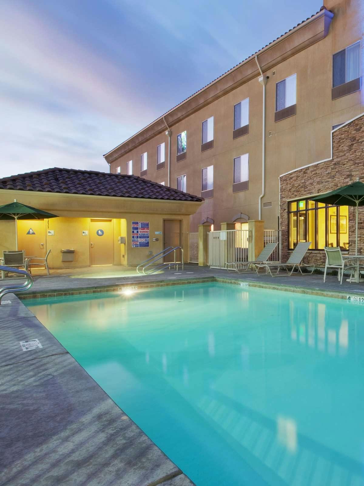 Hotel Holiday Inn Express Hotel & Suites Merced photo 5